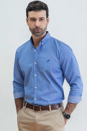 Camisa slim fit para hombre con efecto dobby geométrico y cuello francés