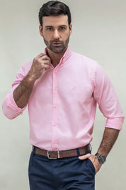 Camisa slim fit para hombre en tela ligera con cuello francés y manga larga