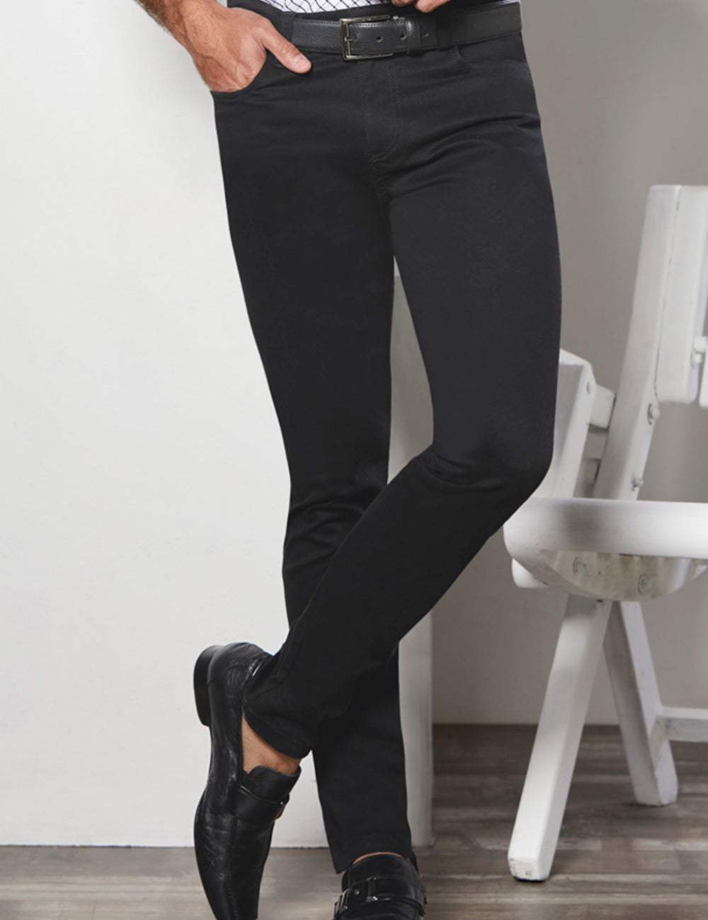 Pantalón drill stretch para hombre con ajuste cómodo y diseño versátil
